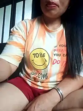 Snapshot of Maikha08 chatting on April 8, 2026, 10:04 am Maikha08 online show from April 8, 2026, 10:04 am