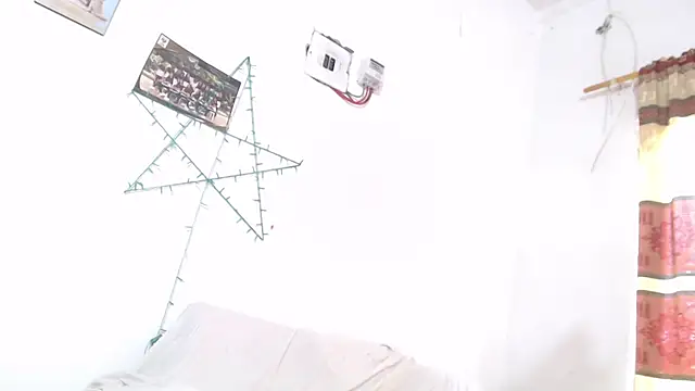 litte ebonyx online show from February 14, 2026, 9:44 pm