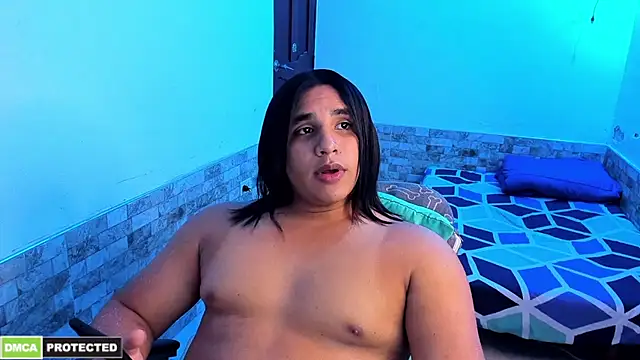 Snapshot of latinboyfit chatting on June 26, 2026, 12:04 am latinboyfit online show from June 26, 2026, 12:04 am