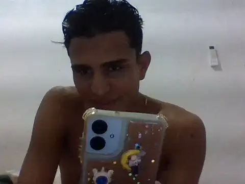 Snapshot of ares2005bb chatting on January 15, 2026, 4:06 am ares2005bb online show from January 15, 2026, 4:06 am