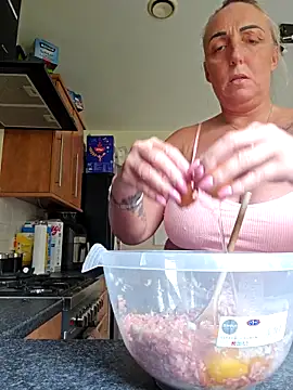 Snapshot of theblondecocklover chatting on April 7, 2026, 3:34 pm theblondecocklover online show from April 7, 2026, 3:34 pm