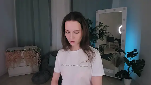 Snapshot of Ariadna_Shy chatting on October 4, 2025, 9:02 pm Ariadna Shy online show from October 4, 2025, 9:02 pm