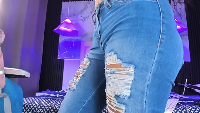 Carla evans  online show from December 22, 2025, 2:25 pm