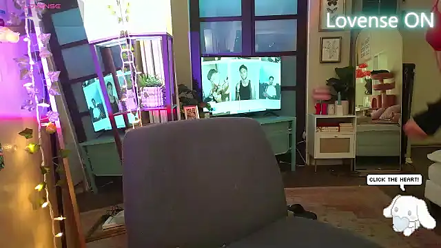 itscleomoon online show from April 13, 2026, 5:07 pm