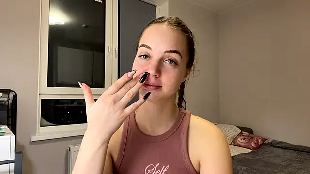 AliceQueenGirl online show from January 10, 2026, 3:47 pm