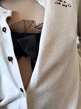 Miu ii online show from December 19, 2025, 1:29 pm