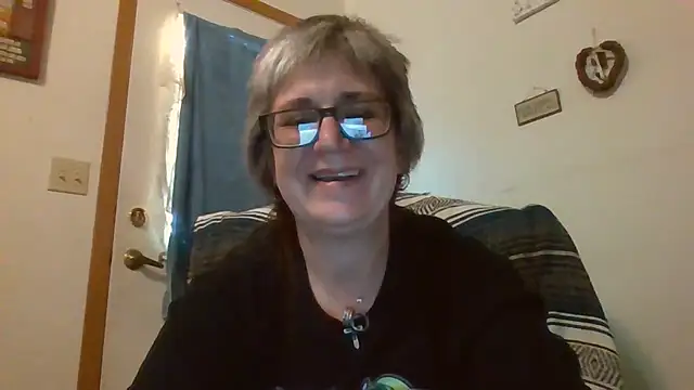 Snapshot of becky1111 chatting on May 16, 2026, 12:29 am becky1111 online show from May 16, 2026, 12:29 am