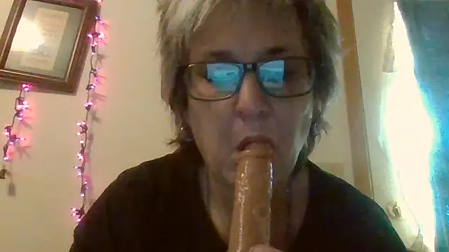 Snapshot of becky1111 chatting on June 2, 2026, 12:45 am becky1111 online show from June 2, 2026, 12:45 am