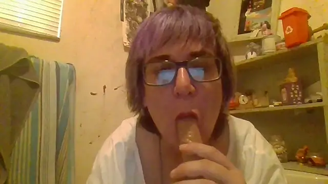 Snapshot of becky1111 chatting on June 25, 2026, 12:10 am becky1111 online show from June 25, 2026, 12:10 am
