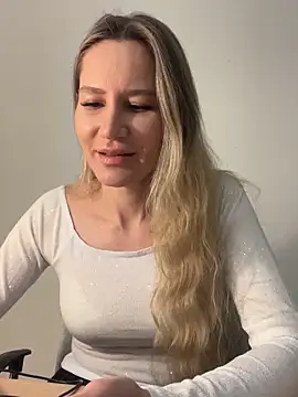 1Moonlight1 online show from December 21, 2025, 4:03 pm