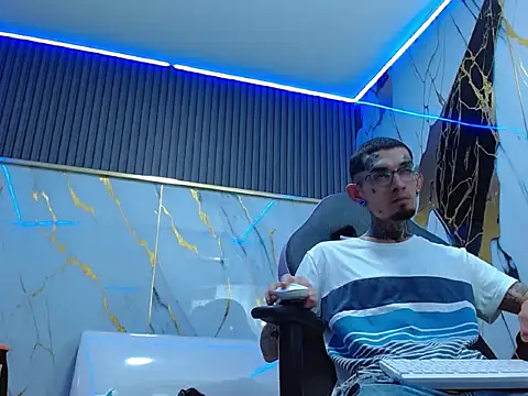 Boy tatto77 online show from April 27, 2026, 12:03 pm