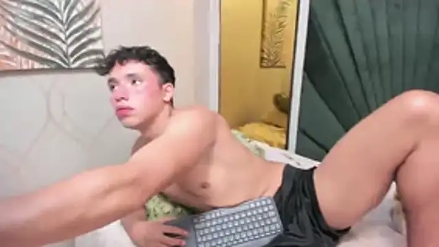 Snapshot of wildboy22_ chatting on January 10, 2026, 2:13 am wildboy22 online show from January 10, 2026, 2:13 am