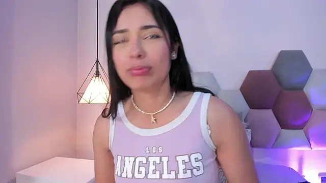 GahiaBelucci online show from March 3, 2026, 12:00 pm