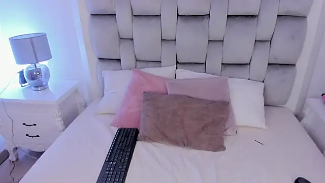 amber  ferrera online show from March 25, 2026, 7:42 pm