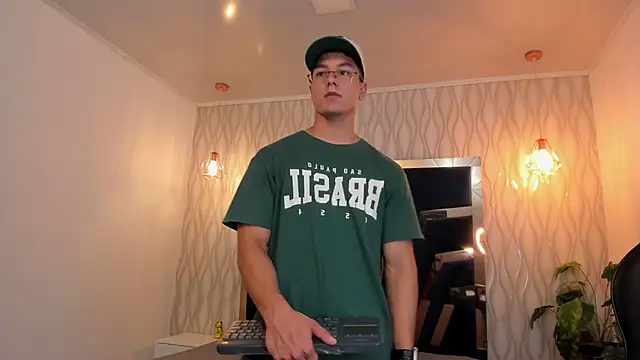 Noah Clarkk online show from March 16, 2026, 6:01 pm