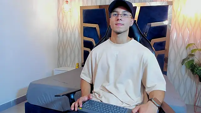 Noah Clarkk online show from March 25, 2026, 5:30 pm