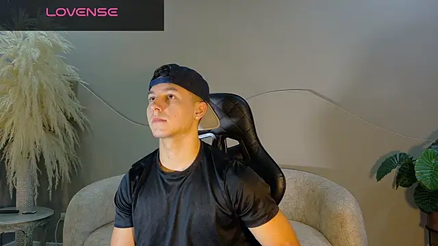 Snapshot of Noah_Clarkk chatting on July 2, 2026, 5:30 pm Noah Clarkk online show from July 2, 2026, 5:30 pm