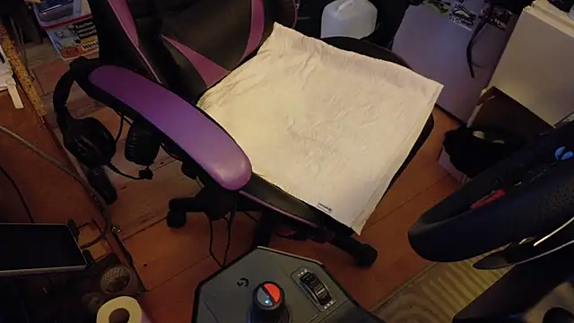 Gay-Versaut online show from April 22, 2026, 10:00 pm