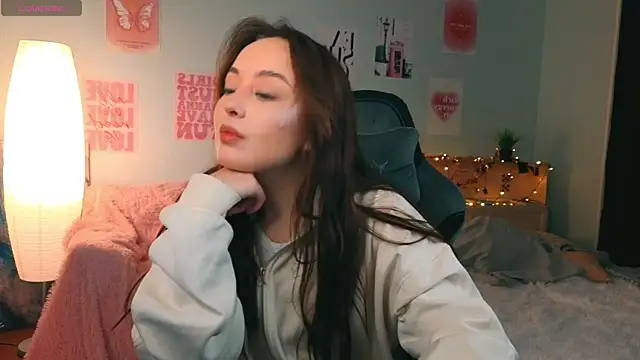 Snapshot of fallin_lovee chatting on January 11, 2026, 3:44 am fallin lovee online show from January 11, 2026, 3:44 am