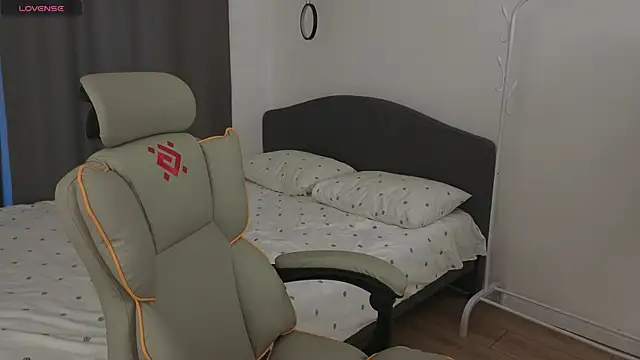 fallin lovee online show from March 30, 2026, 1:45 pm