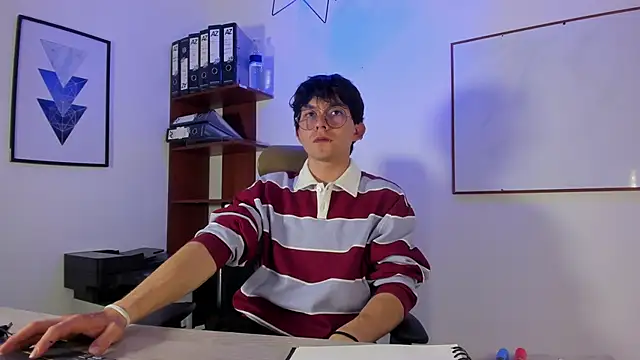 Snapshot of Eliot_X chatting on December 19, 2025, 11:23 pm Eliot X online show from December 19, 2025, 11:23 pm