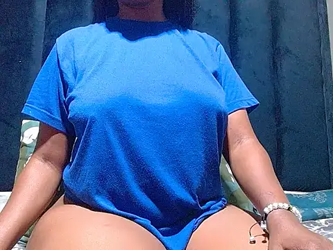 Snapshot of SpicyKitty33 chatting on January 7, 2026, 11:29 pm SpicyKitty33 online show from January 7, 2026, 11:29 pm