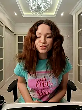 Snapshot of LondonMiley chatting on December 22, 2025, 7:00 pm LondonMiley online show from December 22, 2025, 7:00 pm