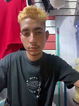 Snapshot of GuioficialBr chatting on December 22, 2025, 5:54 pm GuioficialBr online show from December 22, 2025, 5:54 pm