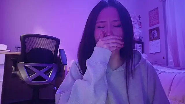 luvvivii online show from February 11, 2026, 3:00 am