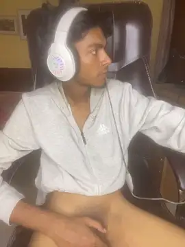 Snapshot of tooexpensive chatting on December 21, 2025, 7:26 am tooexpensive online show from December 21, 2025, 7:26 am