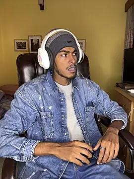 Snapshot of tooexpensive chatting on January 13, 2026, 5:02 am tooexpensive online show from January 13, 2026, 5:02 am