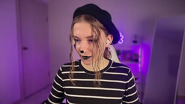 KellySunn online show from March 27, 2026, 7:47 am