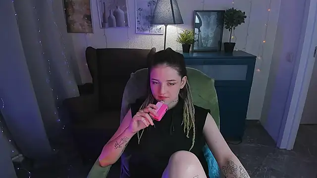 SarahShelby online show from June 20, 2026, 10:23 pm