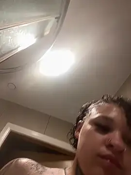 urprettygirlleenay online show from April 21, 2026, 7:28 pm