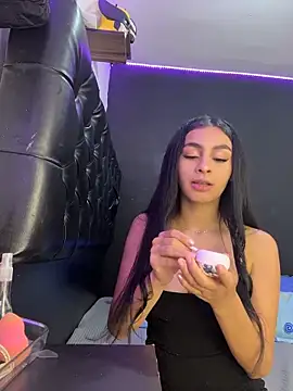 ManuelaEvans  online show from February 12, 2026, 9:32 pm