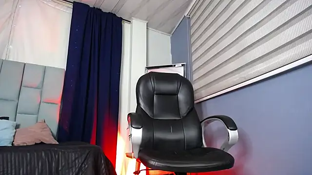 Emilyy05  online show from January 18, 2026, 3:10 am