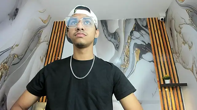 Snapshot of Victor_LatinBoy chatting on February 1, 2026, 11:53 am Victor LatinBoy online show from February 1, 2026, 11:53 am