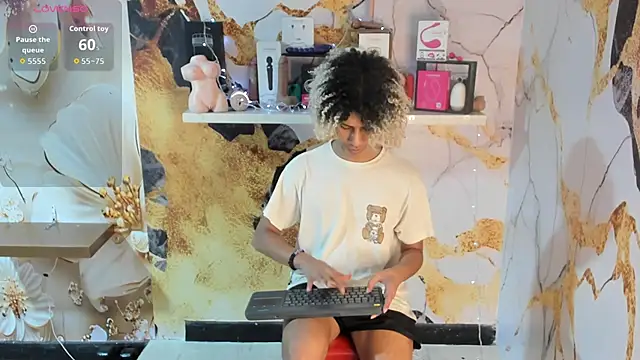 Snapshot of Victor_LatinBoy chatting on February 28, 2026, 4:57 am Victor LatinBoy online show from February 28, 2026, 4:57 am