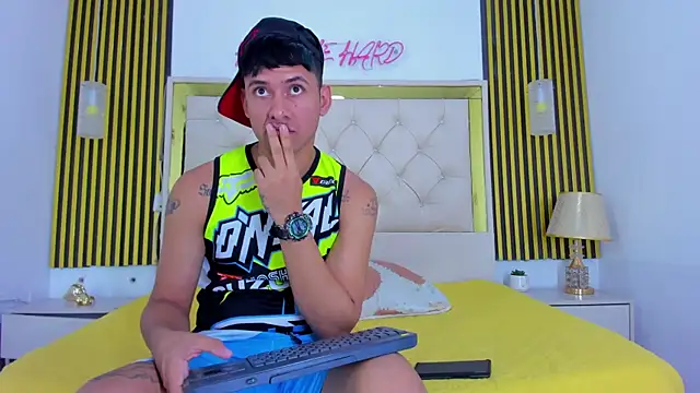 Snapshot of Sweet_kevin1 chatting on December 20, 2025, 3:57 am Sweet kevin1 online show from December 20, 2025, 3:57 am