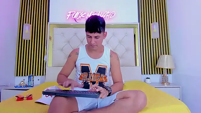 Snapshot of Sweet_kevin1 chatting on December 21, 2025, 6:20 am Sweet kevin1 online show from December 21, 2025, 6:20 am