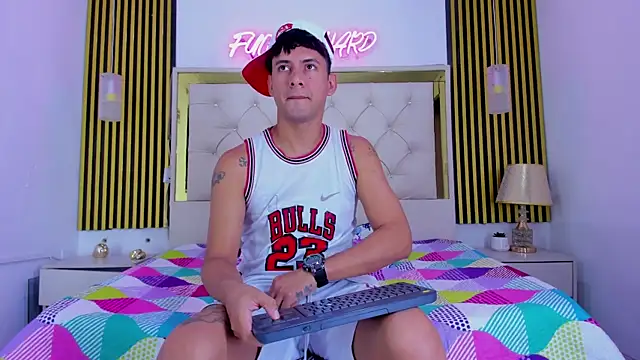 Snapshot of Sweet_kevin1 chatting on December 22, 2025, 6:21 am Sweet kevin1 online show from December 22, 2025, 6:21 am