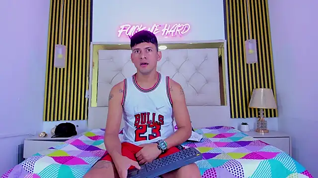 Snapshot of Sweet_kevin1 chatting on December 23, 2025, 6:11 am Sweet kevin1 online show from December 23, 2025, 6:11 am