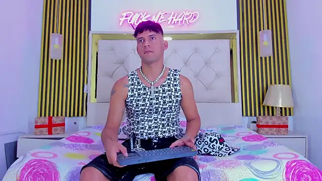 Snapshot of Sweet_kevin1 chatting on January 6, 2026, 6:17 am Sweet kevin1 online show from January 6, 2026, 6:17 am