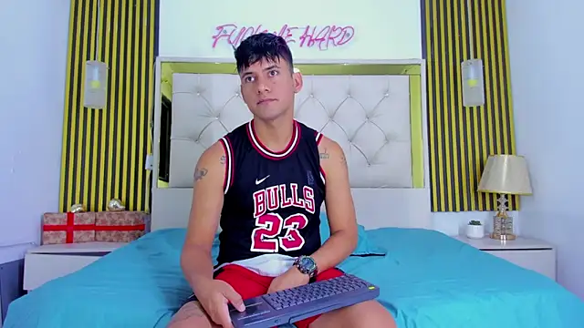 Snapshot of Sweet_kevin1 chatting on January 15, 2026, 6:18 am Sweet kevin1 online show from January 15, 2026, 6:18 am