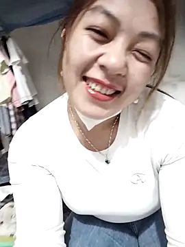 Snapshot of Lucky_cutee chatting on December 20, 2025, 4:58 pm Lucky cutee online show from December 20, 2025, 4:58 pm