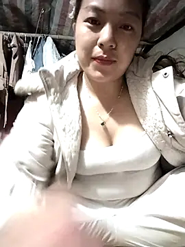 Snapshot of Lucky_cutee chatting on April 24, 2026, 11:34 am Lucky cutee online show from April 24, 2026, 11:34 am
