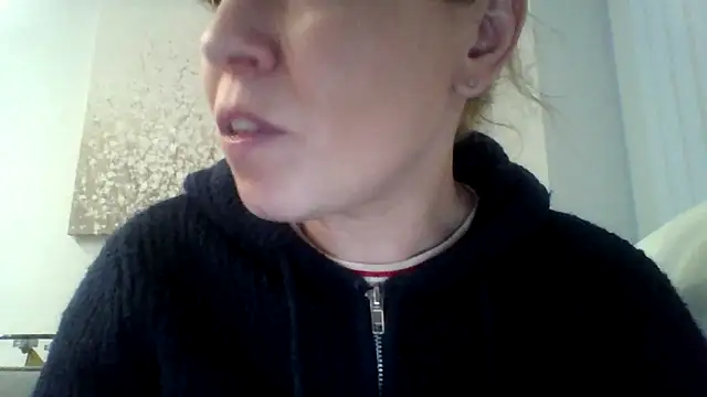 Snapshot of jennyblondeuk chatting on March 21, 2026, 6:33 pm jennyblondeuk online show from March 21, 2026, 6:33 pm