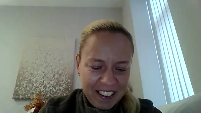 Snapshot of jennyblondeuk chatting on March 22, 2026, 5:49 pm jennyblondeuk online show from March 22, 2026, 5:49 pm