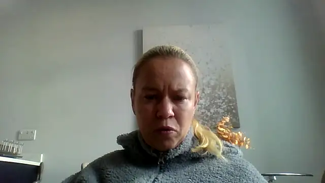 Snapshot of jennyblondeuk chatting on March 26, 2026, 4:01 pm jennyblondeuk online show from March 26, 2026, 4:01 pm