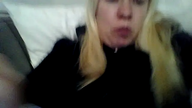 Snapshot of jennyblondeuk chatting on March 31, 2026, 7:25 pm jennyblondeuk online show from March 31, 2026, 7:25 pm